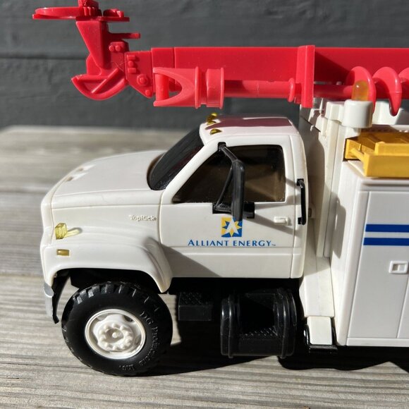 11" DG PRODUCTIONS -1996-2-1 Alliant Energy Pole Setter Auger Digger Truck - Picture 10 of 16